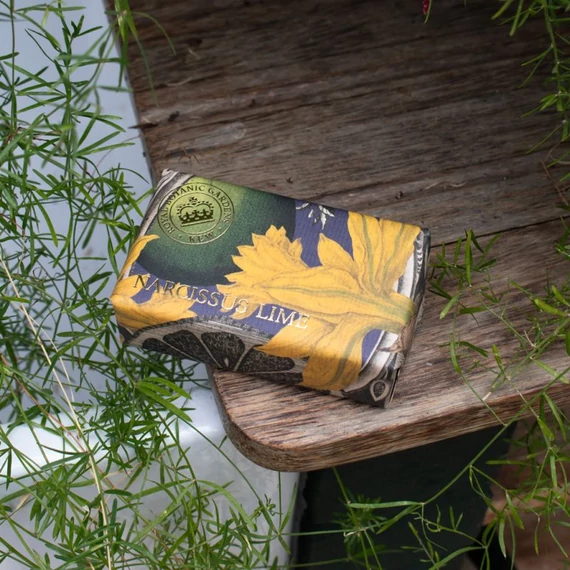 Kew Gardens narcissus lime illatú szappan The English Soap Company