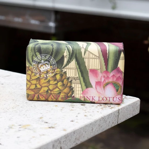 Kew Gardens ananász és rózsaszín lótusz illatú szappan The English Soap Company